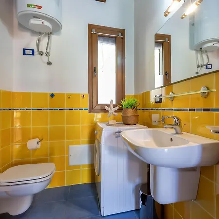 Apartamento Luce Del Mare By Interhome